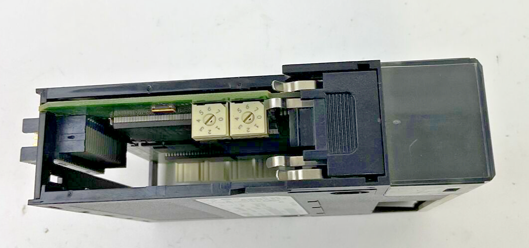 ALLEN BRADLEY 1756-DHRIO COMMUNICATION INTERFACE CAT.REV.D01 FWREV.6.2 24VDC