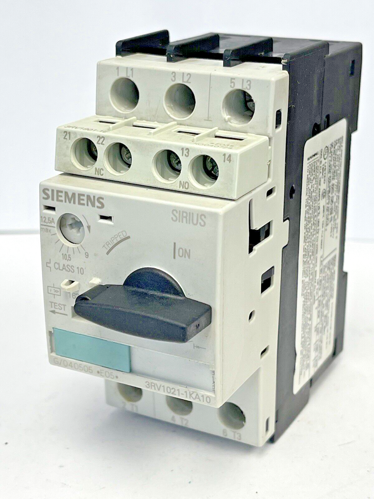 SIEMENS - 3RV1021-1KA10 & 3RV1901-1E - CIRCUIT BREAKER W/ SWITCH TRANSVERSE