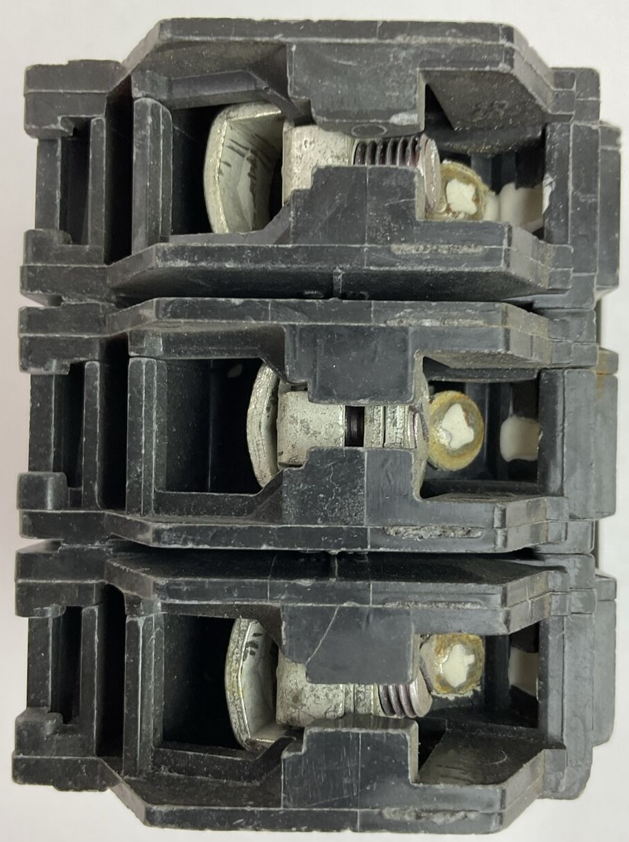 GE TYPE THQL 40AMP 240VAC 3POLE CIRCUIT BREAKER