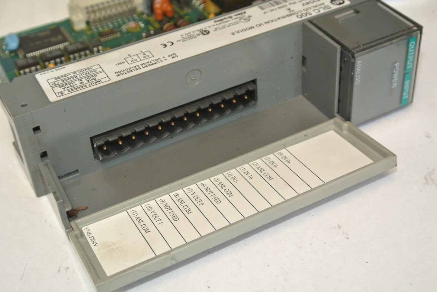 ALLEN-BRADLEY 1746-FIO4V - SLC500 - ANALOG COMBINATION I/O MODULE Ser. A