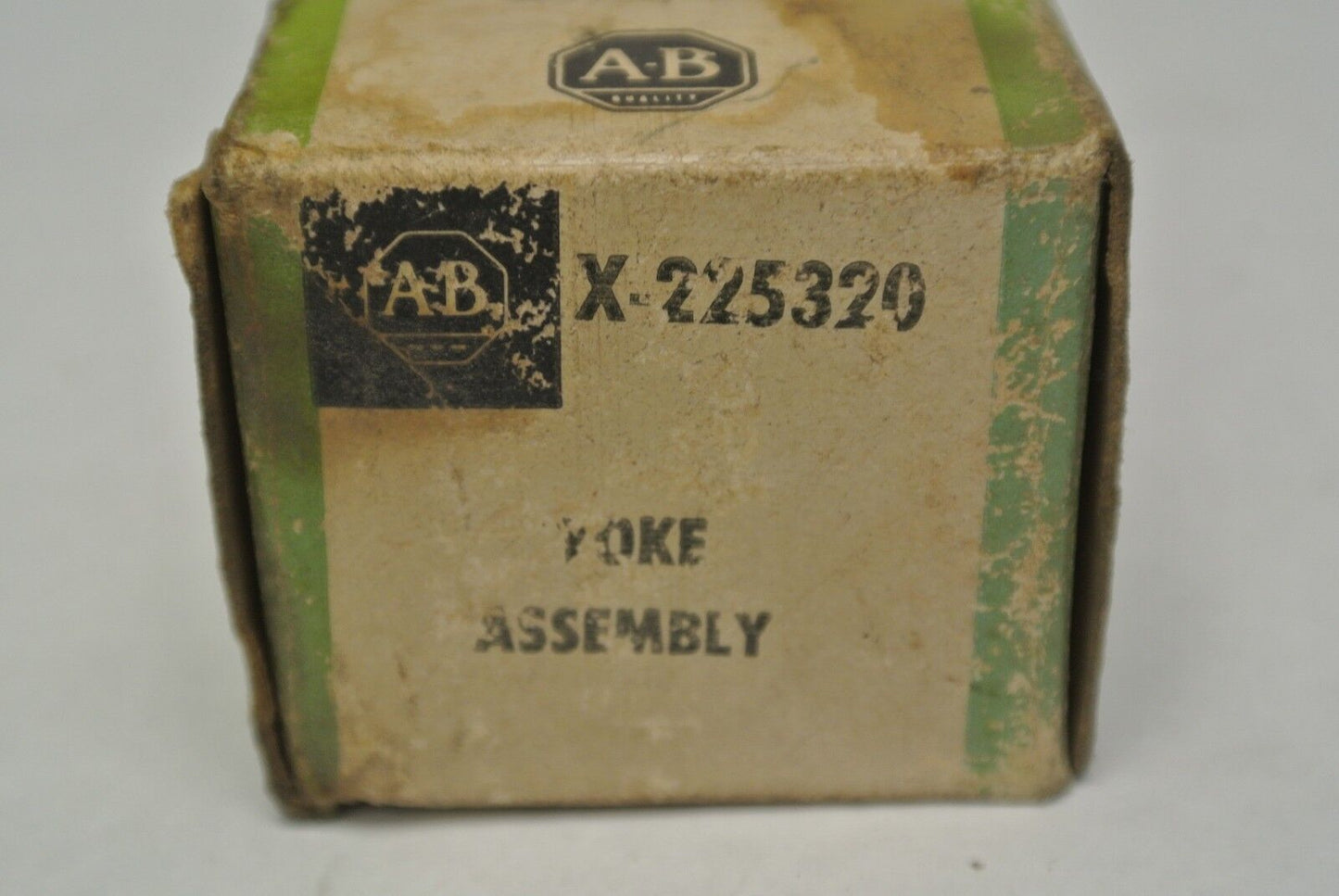 ALLEN-BRADLEY X-225320 YOKE ASSEMBLY / NEW SURPLUS