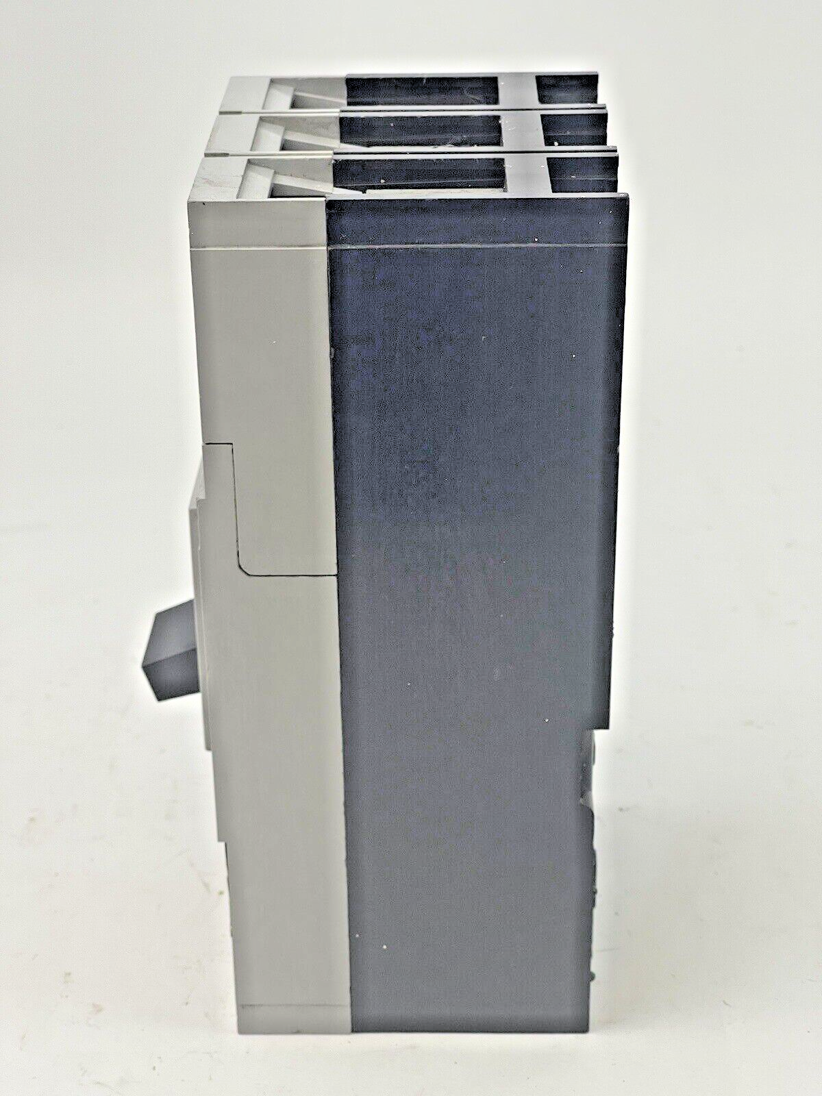 SIEMENS - HFD63F250 SER. A - 250A SENTRON SERIES CIRCUIT BREAKER WITH 225A TRIP