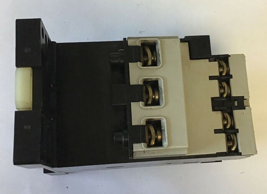 ALLEN BRADLEY 193-B1F1 SER.A W/ 193-BPM6 SER.A OVERLOAD RELAY 3.7-12A 600V