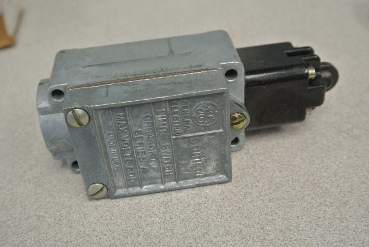 GENERAL ELECTRIC CR9440K1M1 TRACK-PUSH LIMIT SWITCH 10A, 600V - NEW SURPLUS