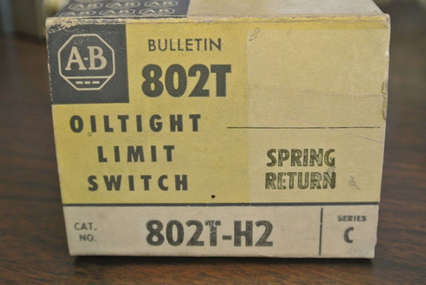 ALLEN-BRADLEY 802T-H2 / OILTIGHT LIMIT SWITCH / SPRING RETURN / NEW SURPLUS