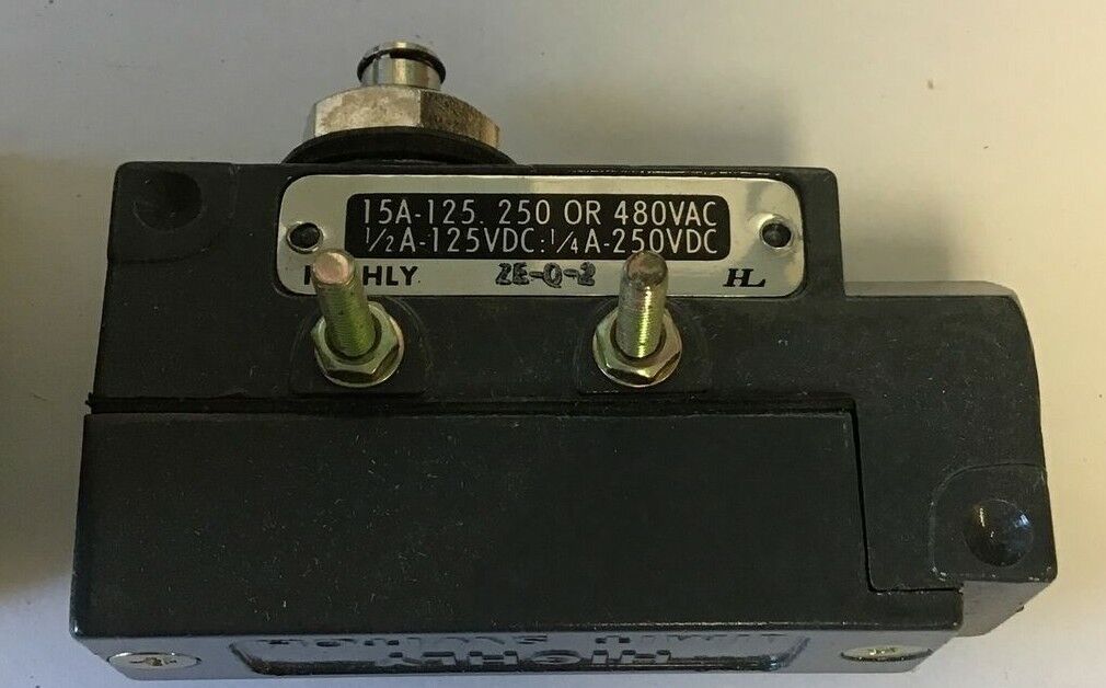 H.L. ELECTRIC ZE-Q-2 PRECISION ENCLOSED SWITCH 480VAC 250VDC 15A