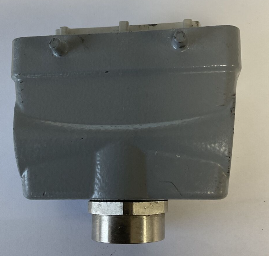 THOMAS&BETTS FS 116B AND MS 216B 16A 600V FEMALE AND MALE PLUG RECEPTACLE