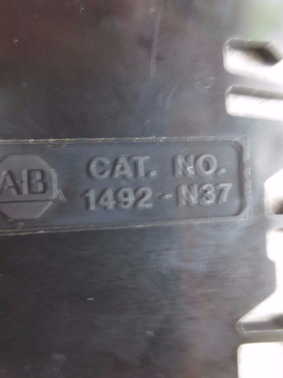 ALLEN-BRADLEY 1492-H TERMINAL BLOCK (22 Pcs) + 1492-N37 END BARRIER (2 Pcs)