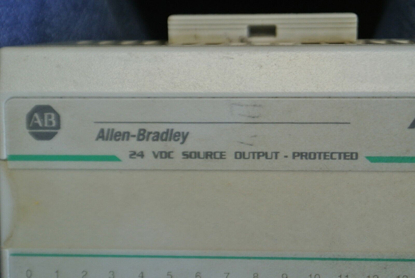 ALLEN-BRADLEY 1794-OB16P 24V SOURCE OUTPUT MODULE w/ 1794-TB2 BASE / TERM BLOCK