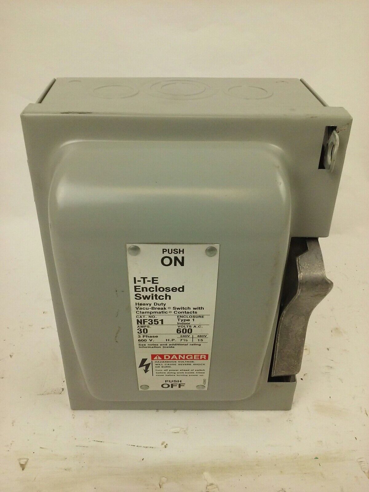 SIEMENS I-T-E NF351 H.D. ENCLOSED SWITCH, 30A, 3PH, 600V, TYPE 1 INDOOR, NEW