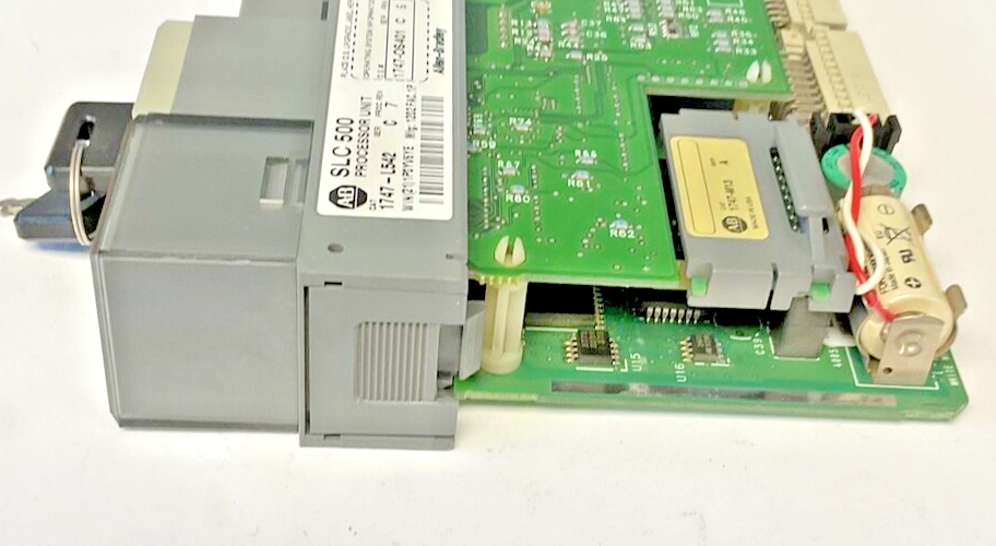 ALLEN BRADLEY 1747-L542 SER.C PREC.REV.7 PROCESSOR UNIT SER.D 24VDC*NOCOVERDOOR*