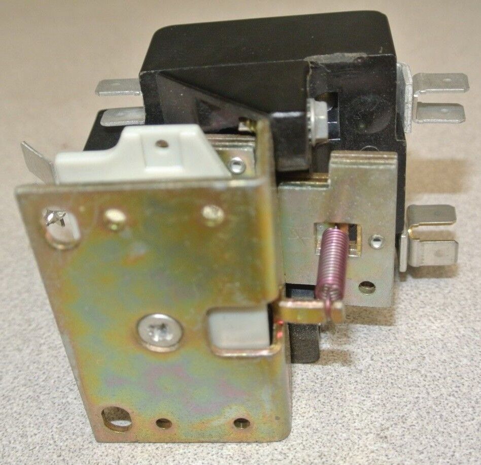 GENERAL ELECTRIC 3ARR28U2 CONTACTOR 6X572 / 240V COIL / 277-600V / NEW SURPLUS