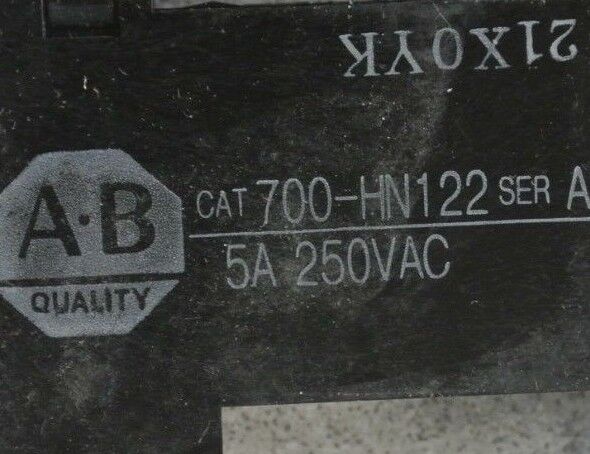 ALLEN-BRADLEY 700-HN122 / 8-BLADE SOCKET / 5A / 250VAC / NEW SURPLUS / LOT of 2