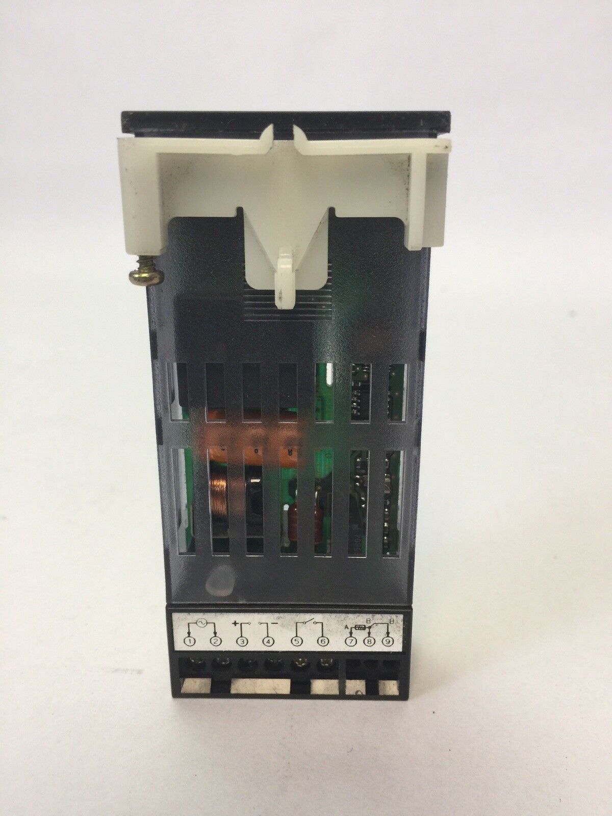 OMRON E5GN-Q1P TEMPERATURE CONTROLLER 111-240VAC OUTPUT 21mA 12VDC
