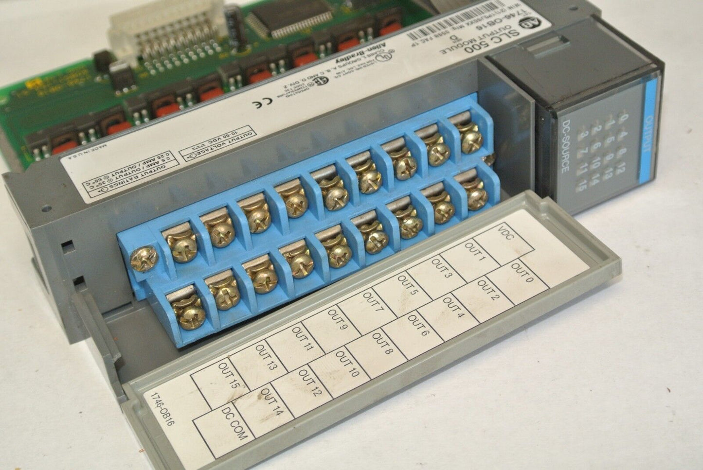 ALLEN-BRADLEY 1746-OB16 SLC500 OUTPUT MODULE - Ser. D - OUTPUT 10-50VDC