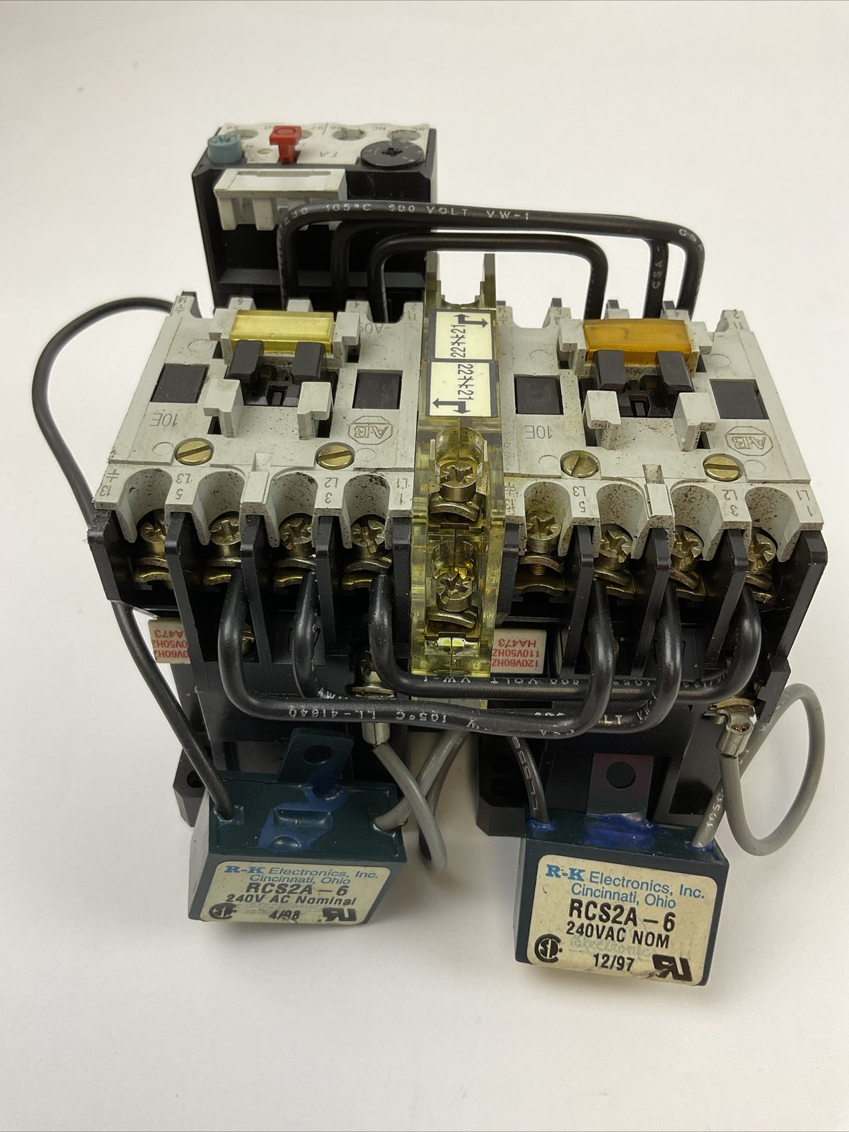 ALLEN BRADLEY 104-A0N9D3 REVESRSING STARTER SER B 600VAC 7-1/2HP COIL 120V 60HZ