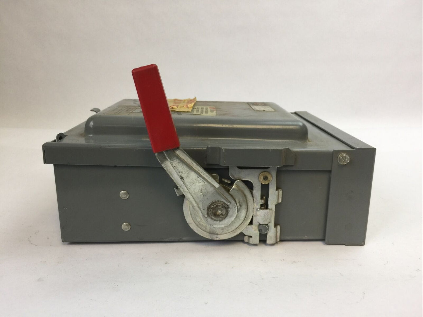 CUTLER HAMMER 4105H3341H FUSIBLE SAFETY SWITCH 30A 250VDC 240VAC 7.5HP RAINPRO