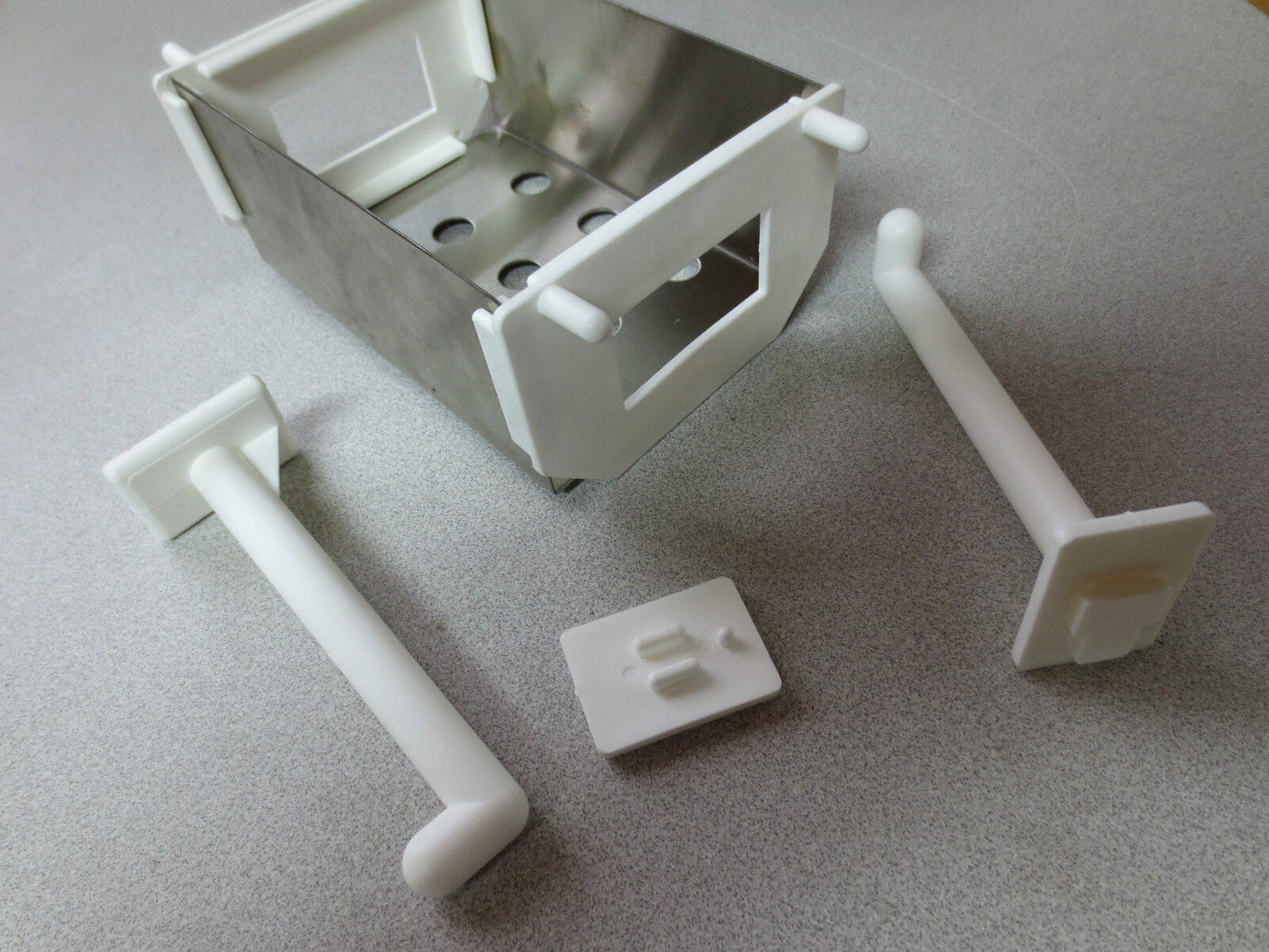 COLE-PARMER 67035-70 DRAIN BASKET for MODULAR STAINLESS STEEL DRYING RACKS - NEW