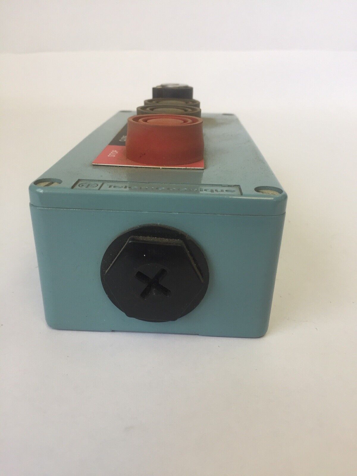 TELEMECANIQUE XAP M 3204 STOP/CLOSE/OPEN PUSH BUTTON ENCLOSURE WITH LOCK