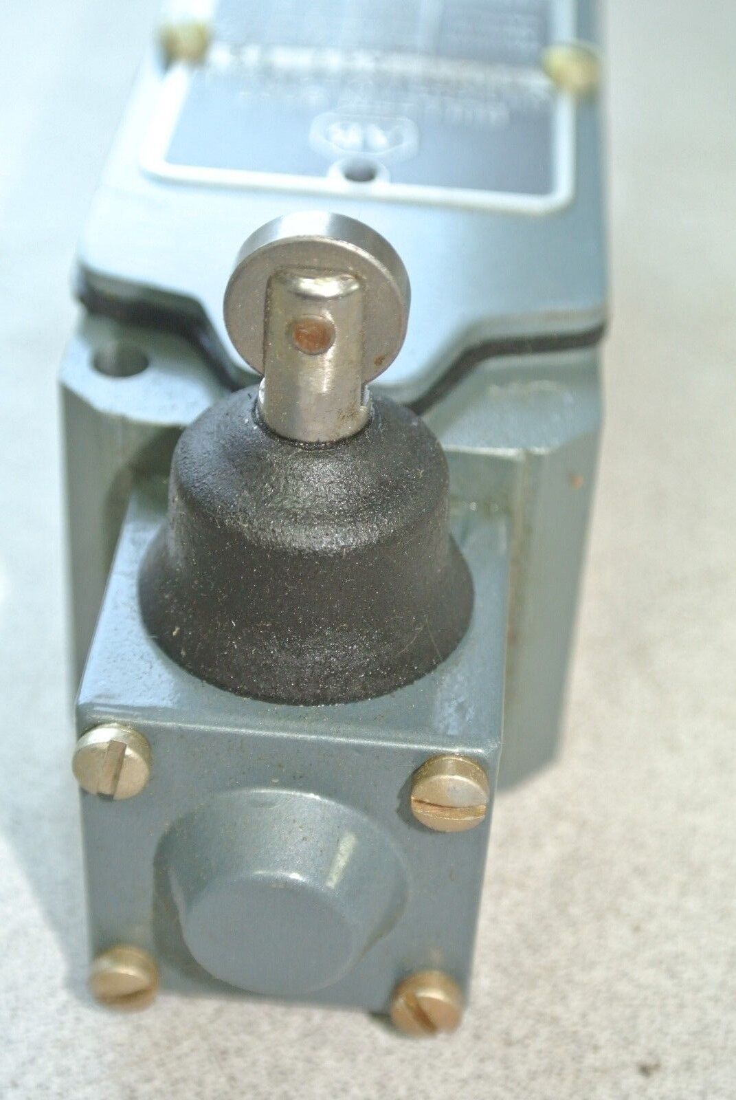 ALLEN-BRADLEY 802T-K1T OILTIGHT LIMIT SWITCH, SIDE PUSH ROLLER - NEW SURPLUS