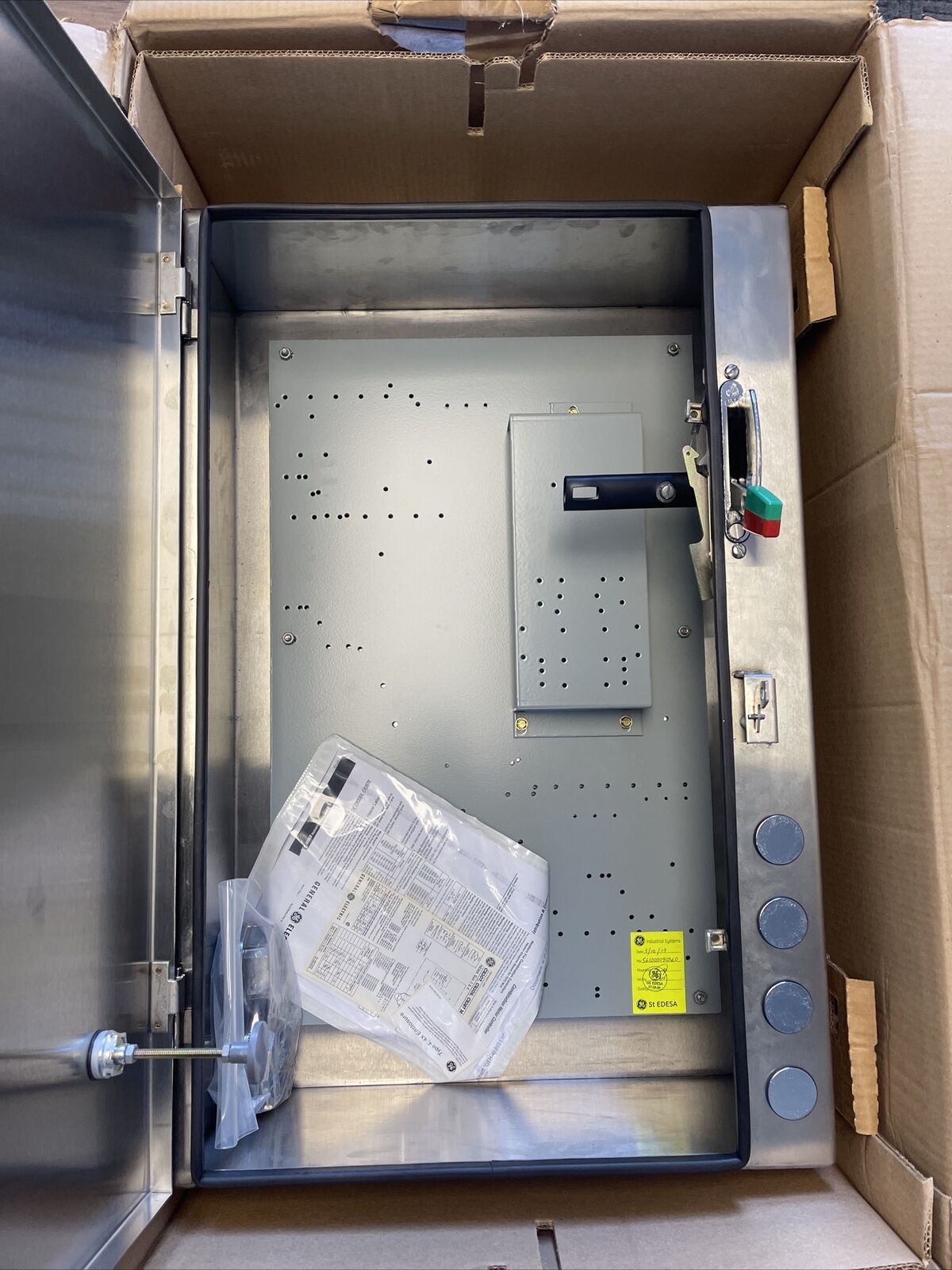 GE CR408X390S FUSED / NON FUSED DISCONNECT NEMA SIZE 3 TYPE 3R ENCLOSURE ONLY