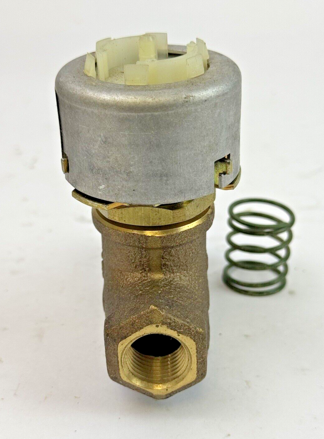 HONEYWELL - VP525C1016 2 - 1/2" NPT MALE UNION TWO-WAY UNITARY VALVE (2 Cv)