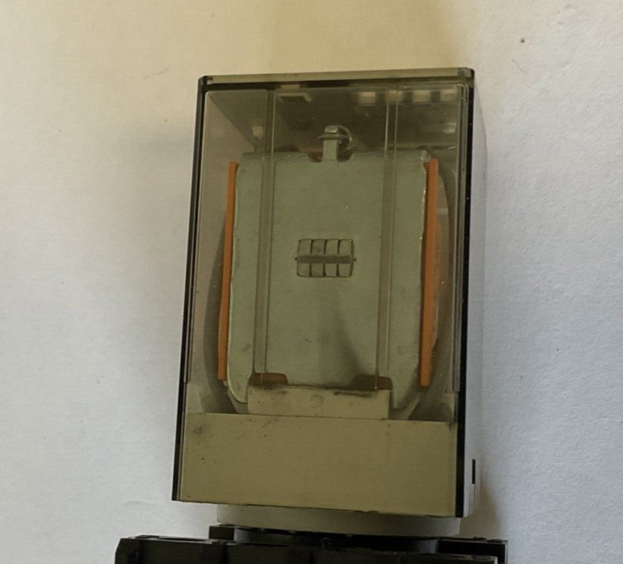 ALLEN BRADLEY 700-HA32A12 RELAY SER.D 12VAC 10A****LOTOF2****