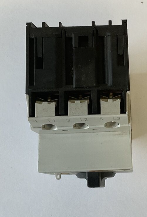 MOELLER PKZM0-2.5 CIRCUIT BREAKER MOTOR SER.3(1) SER.2(1) 600VAC ***LOTOF2***