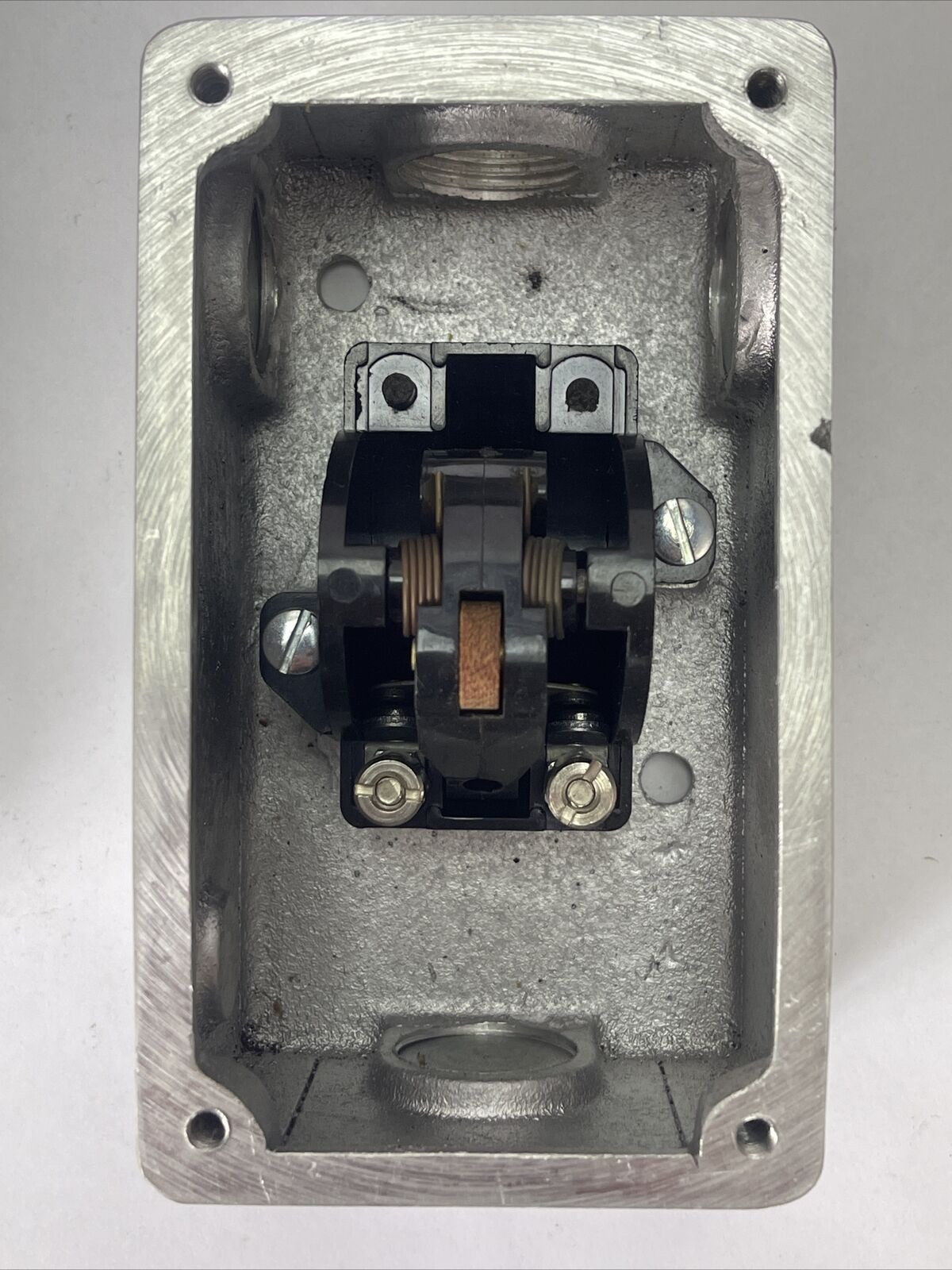 CLARK CONTROL 2A2 STOP PUSH BUTTON 600V TYPE C OIL TIGHT ENCLOSURE BUL. 100