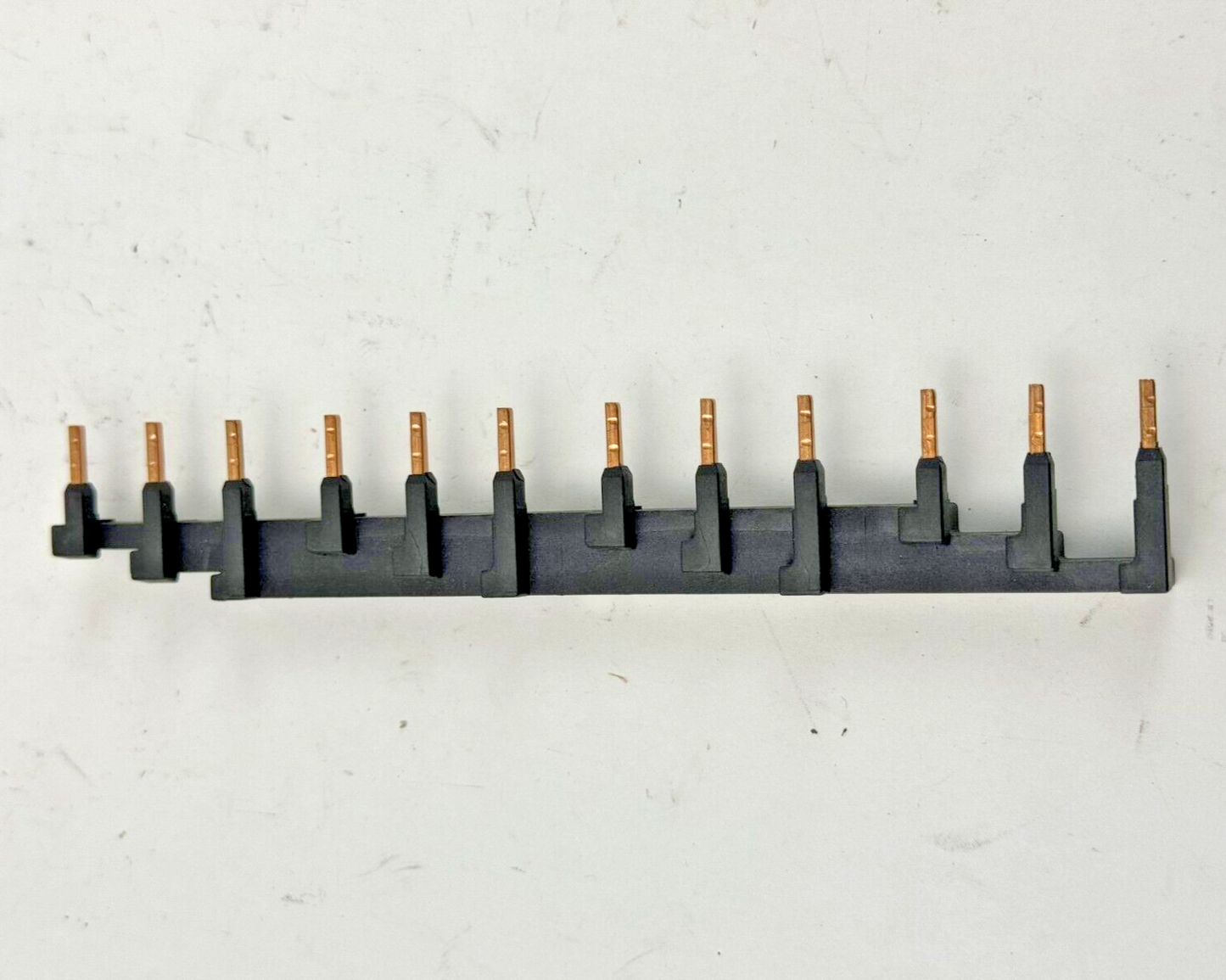 ALLEN-BRADLEY 140M-C-W454N SER. A E - COMPACT BUS BAR - 600 VAC MAX