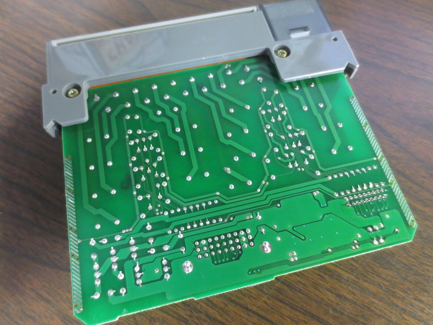 ALLEN-BRADLEY 1746-OW16, Ser. C - SLC500 OUTPUT MODULE - OCTAL - EXCELLENT