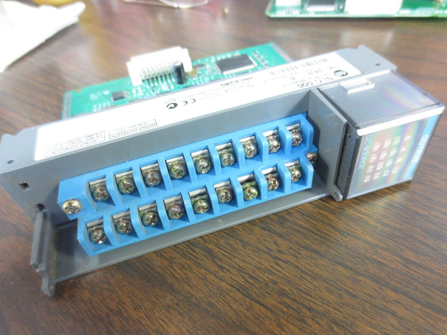 ALLEN-BRADLEY 1746-OB16 SLC500 OUTPUT MODULE - Ser. D - OUTPUT 10-60VDC