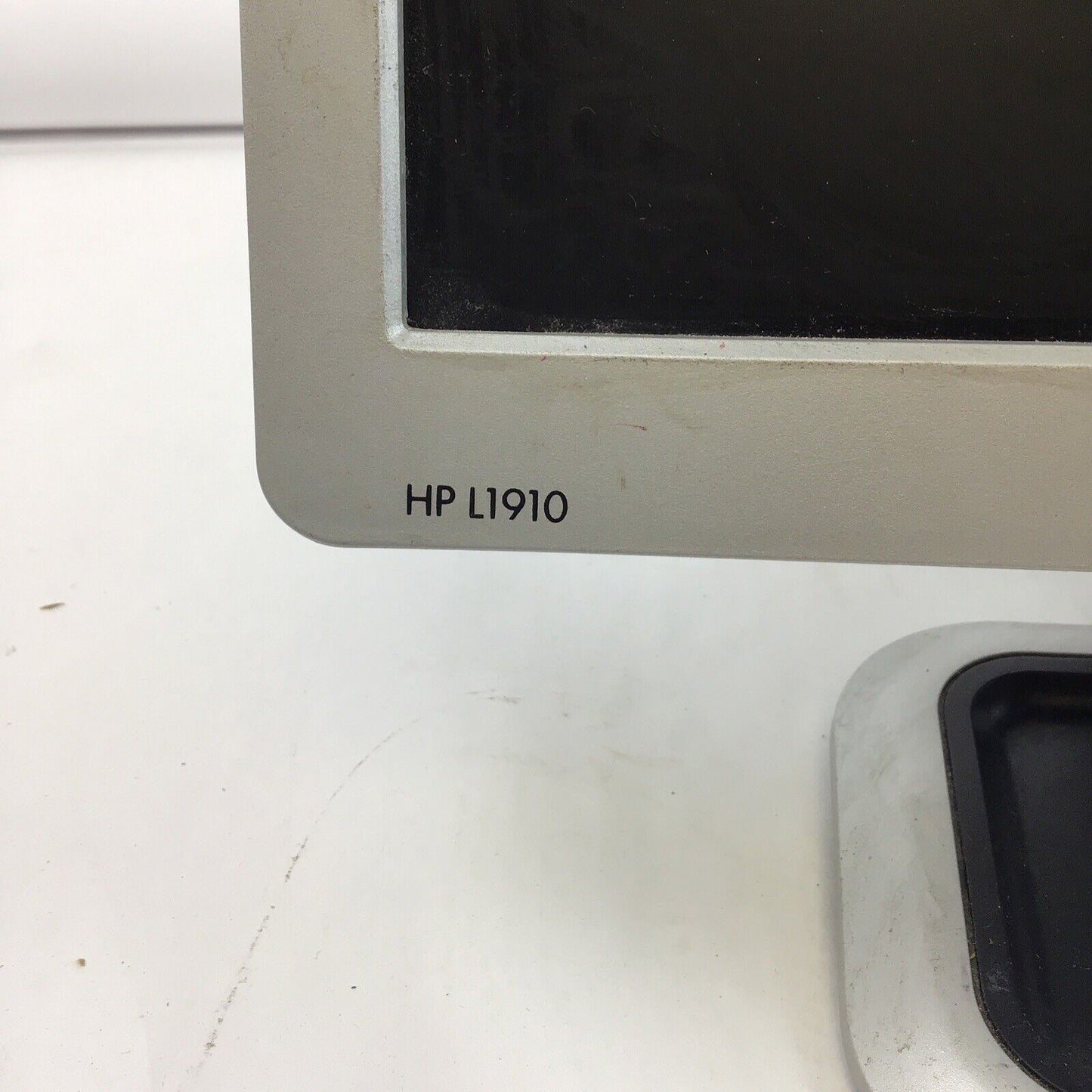 HEWLETT PACKARD (HP) L1910 MONITOR 19"