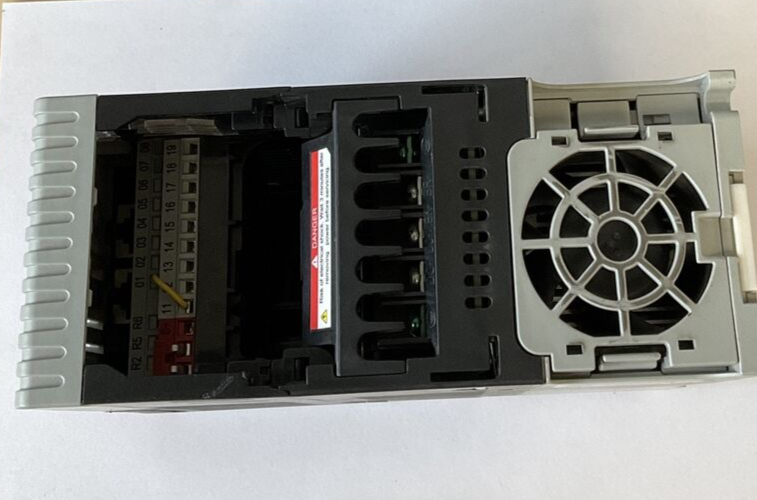 ALLEN BRADLEY 25B-D2P3N104 POWERFLEX 525 FRN:5.001 480V 1HP 2.3A SER.A