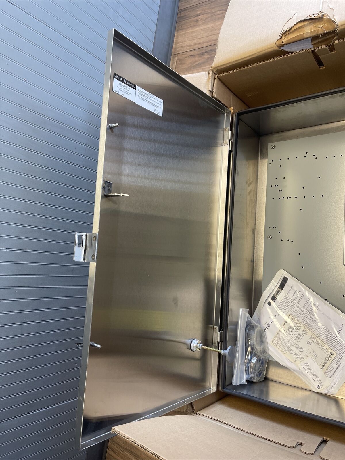 GE CR408X390S FUSED / NON FUSED DISCONNECT NEMA SIZE 3 TYPE 3R ENCLOSURE ONLY