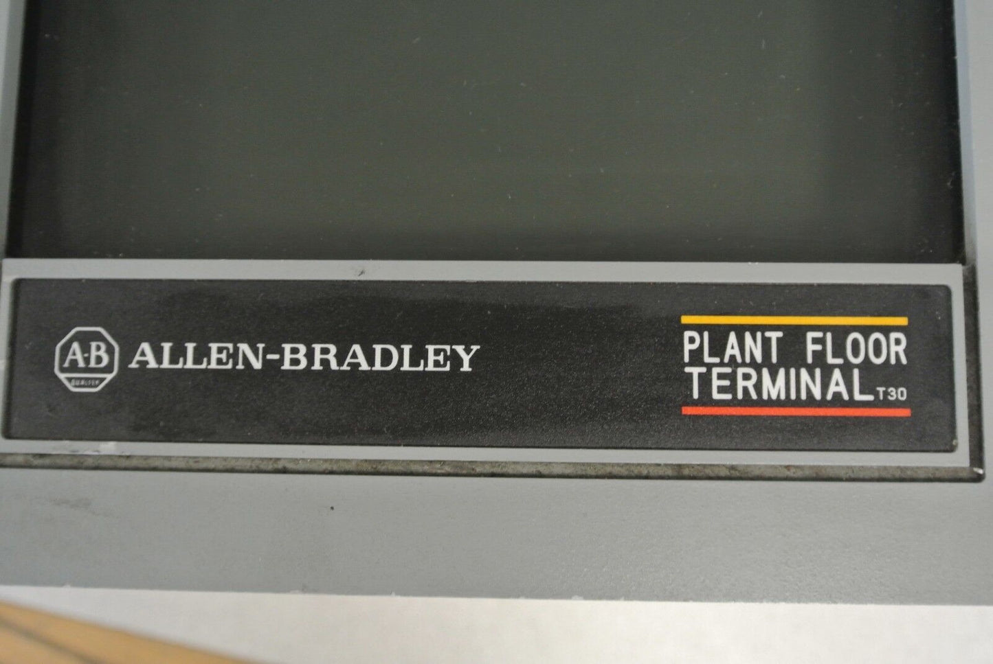 ALLEN-BRADLEY 1784-T30G PLANT FLOOR TERMINAL / 9" GREEN SCREEN / 966998-010
