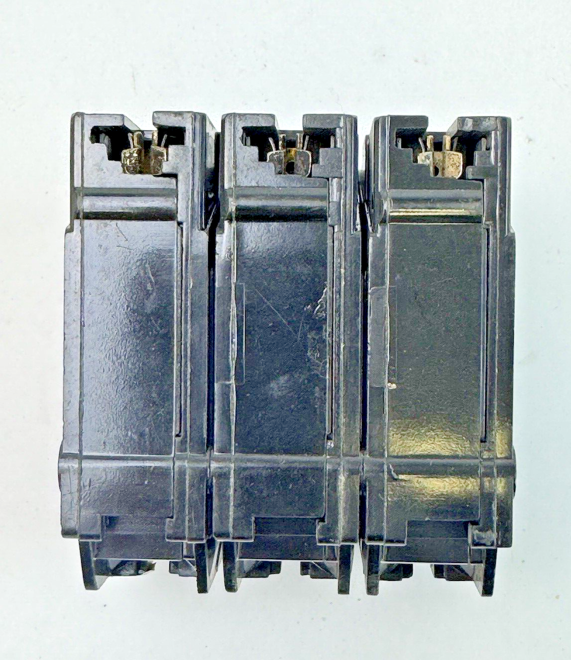 GE - THQL32015 - COMMON TRIP CIRCUIT BREAKER - 3 POLE, 15 A, 240 VAC