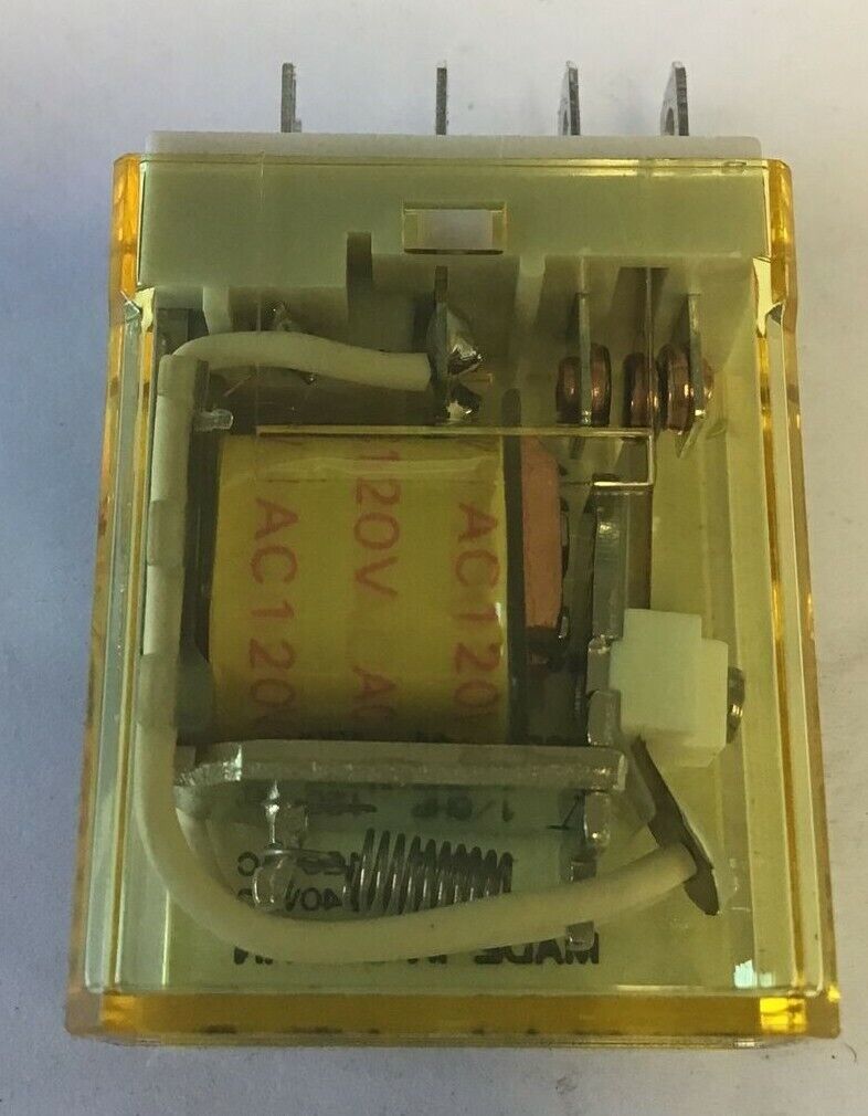 IDEC RH1B-U RELAY 120VAC ***LOTOF10***