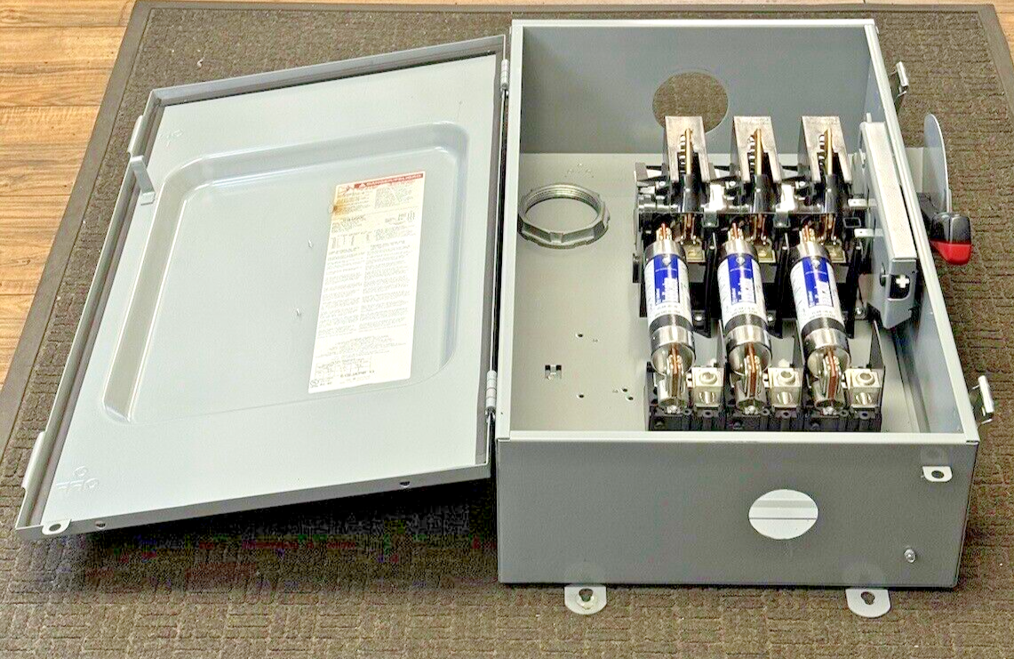 SQUARE D - H364AWK SER. F06 - SINGLE THROW FUSIBLE DISCONNECT SWITCH -200A, 600V