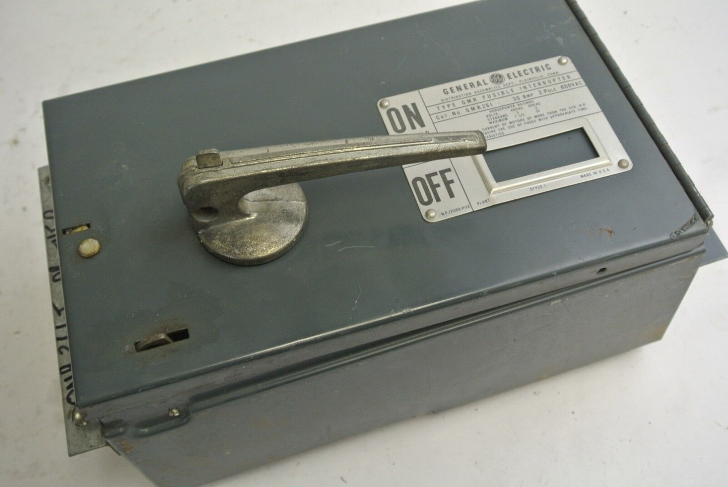 GE QMR261J - FUSIBLE DISCONNECT / PANELBOARD SWITCH - 600VAC, 30A, 2-POLE