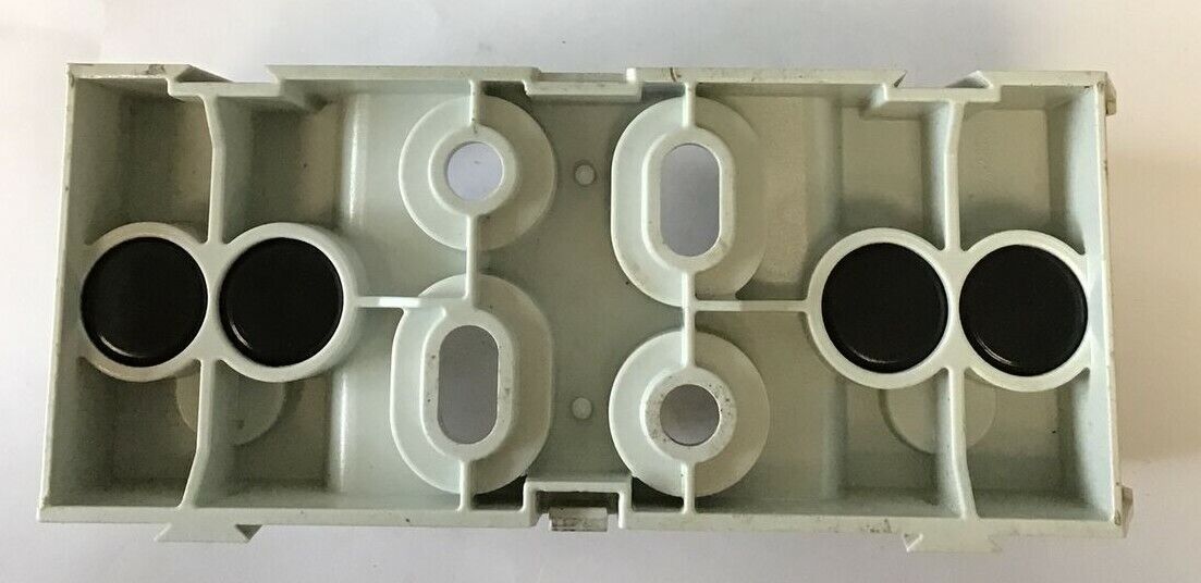 BUSSMANN JM60200-3CR FUSE HOLDER 600V-200A TAB BROKEN