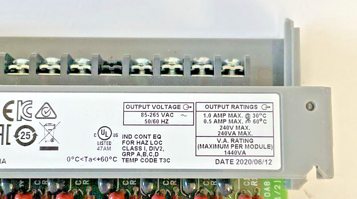 ALLEN BRADLEY 1746-OA8 INPUT MODULE SER.B FW: N/A DIR/VER:10000058878/07
