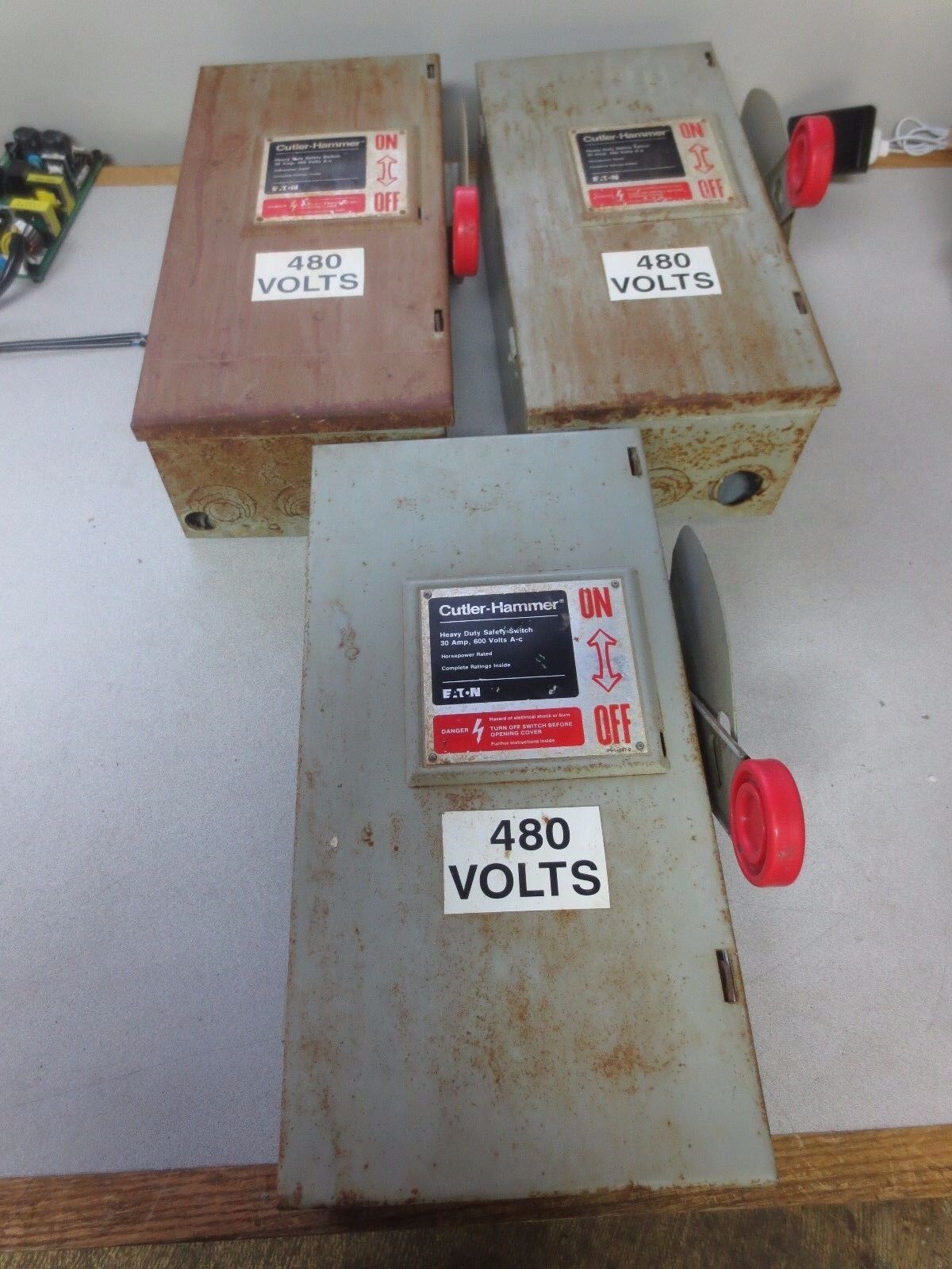 EATON / CUTLER-HAMMER DH361UGK 600V 30A HEAVY DUTY FUSIBLE SAFETY SWITCH
