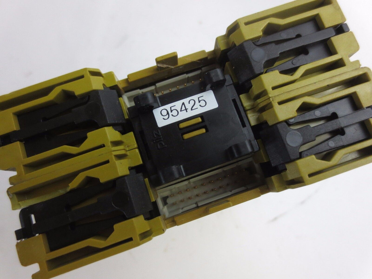 PILZ PNOZ mo4p 773536 SAFETY RELAY OUTPUT MODULE 240VAC, 6A / 24V, 6A LOT of 2