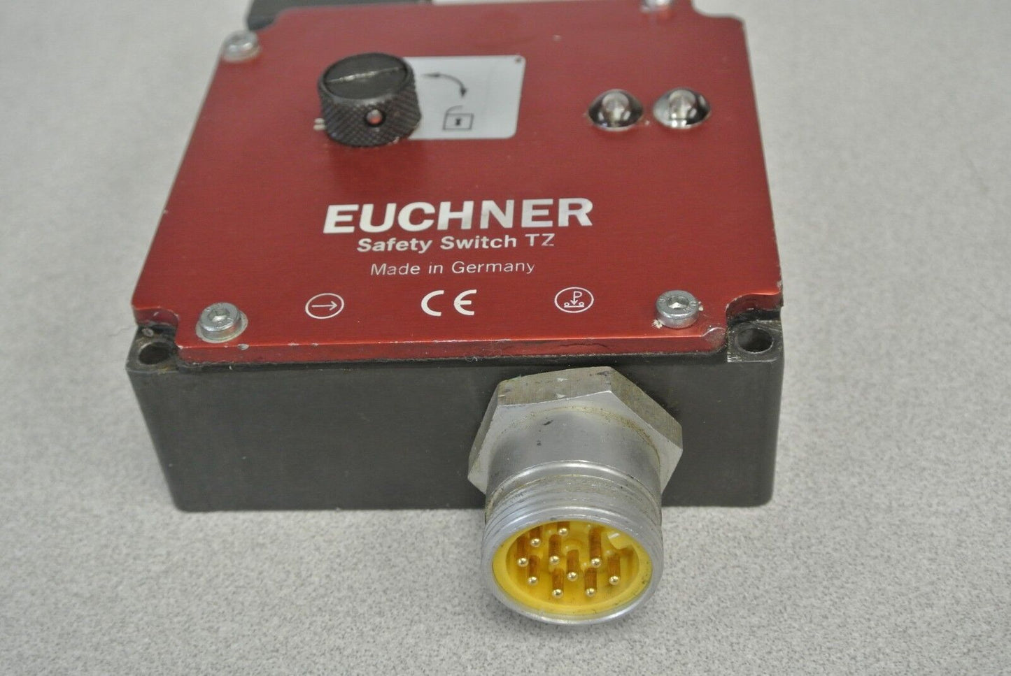 EUCHNER TZ1LE024BHA-C1903 SOLENOID LOCKING SAFETY INTERLOCK SWITCH / 24VAC/DC /