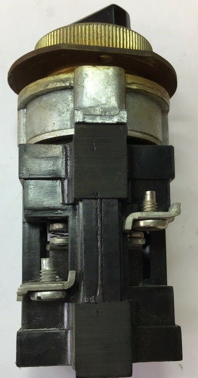 CUTLER HAMMER 10250H421A12 SELECTOR SWITCH 600V 2POS OILTIGHT