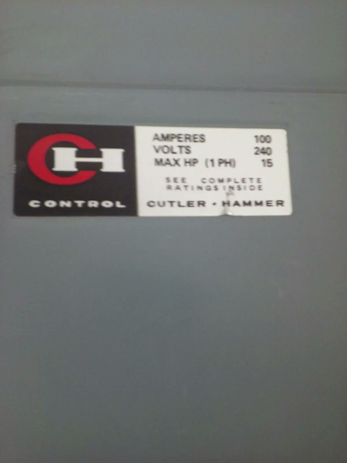 CUTLER HAMMER DG223NGB FUSIBLE SAFETY SWITCH 2P 100A 240V 15HP TYPE 1 ENCLOSURE