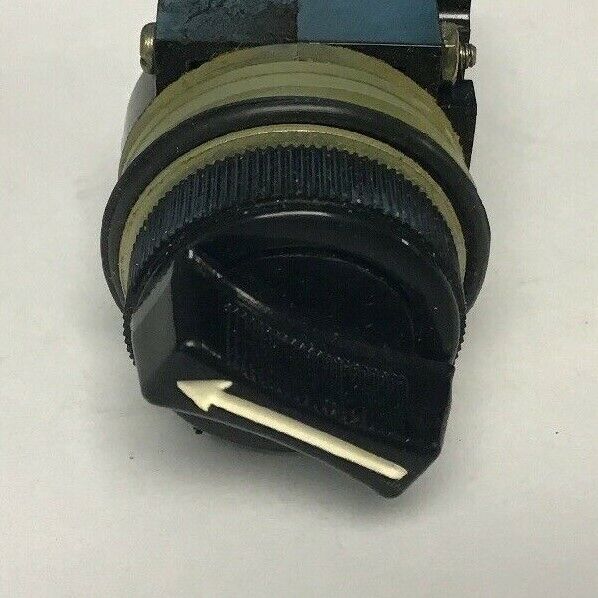 GE CR104B12102 MINIATURE OILTIGHT SELECTOR SWITCH BLACK 2POS 150V 1NO-1NC