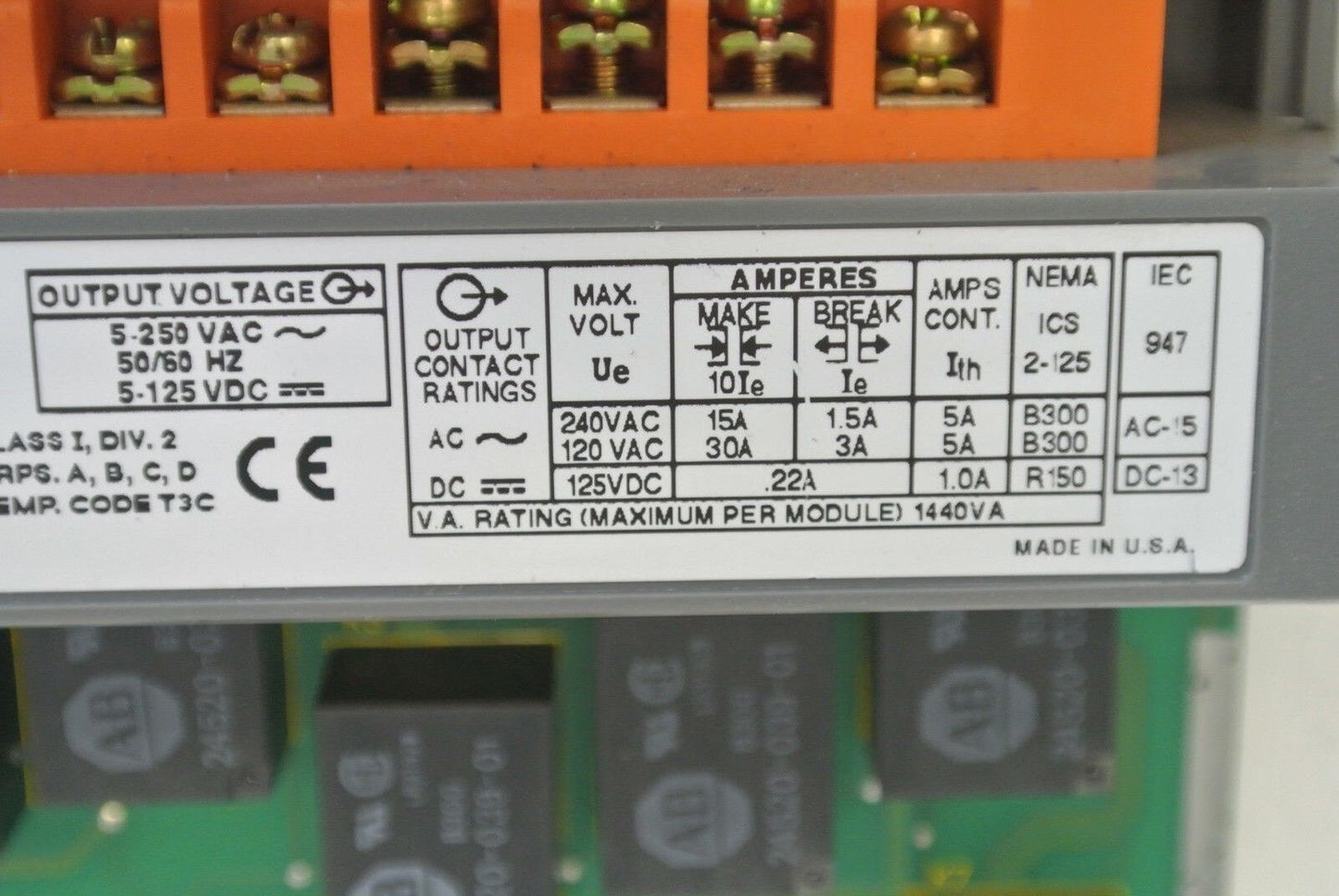 ALLEN-BRADLEY 1746-OX8 Ser. A- SLC500 OUTPUT MODULE - 5-250VAC, 5-125VDC