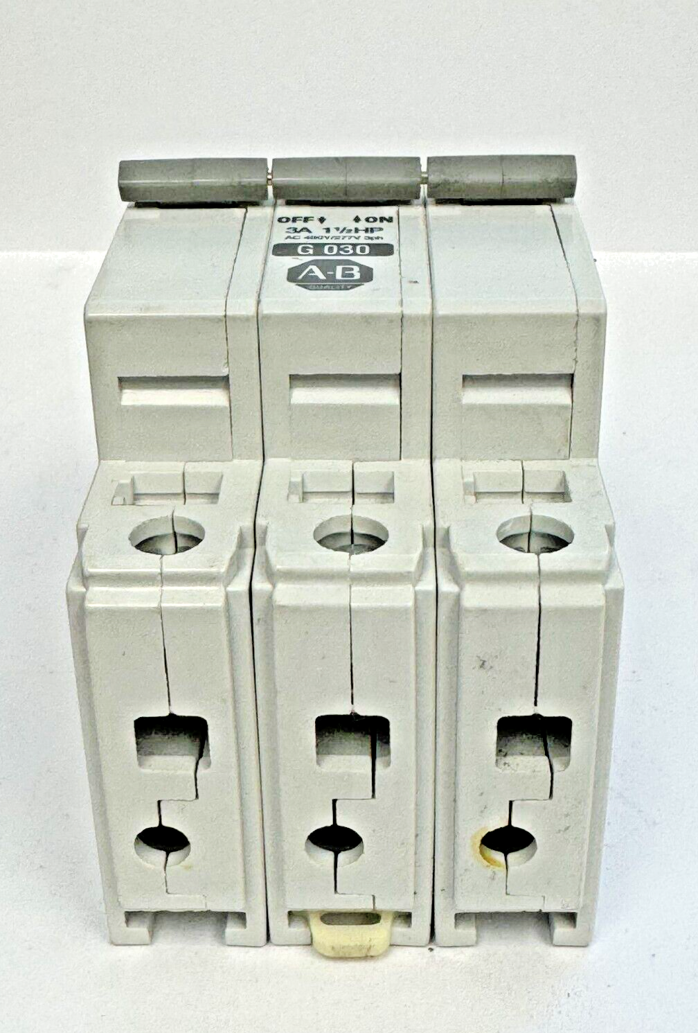 ALLEN-BRADLEY - 1492-CB3-G030 SER. C - MOTOR CONT.- 3P, 3A, 277 V, 1-1/2 HP, 3PH